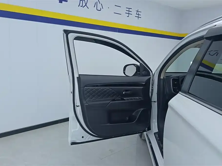 Mitsubishi Outlander 2021 из CN, фото 7