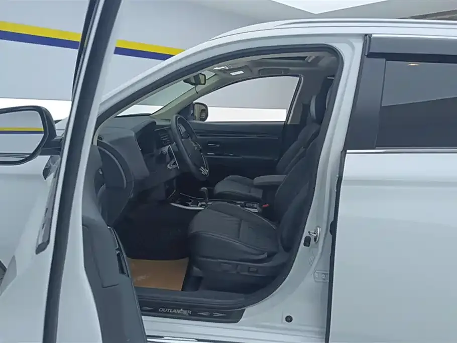 Mitsubishi Outlander 2021 из CN, фото 3