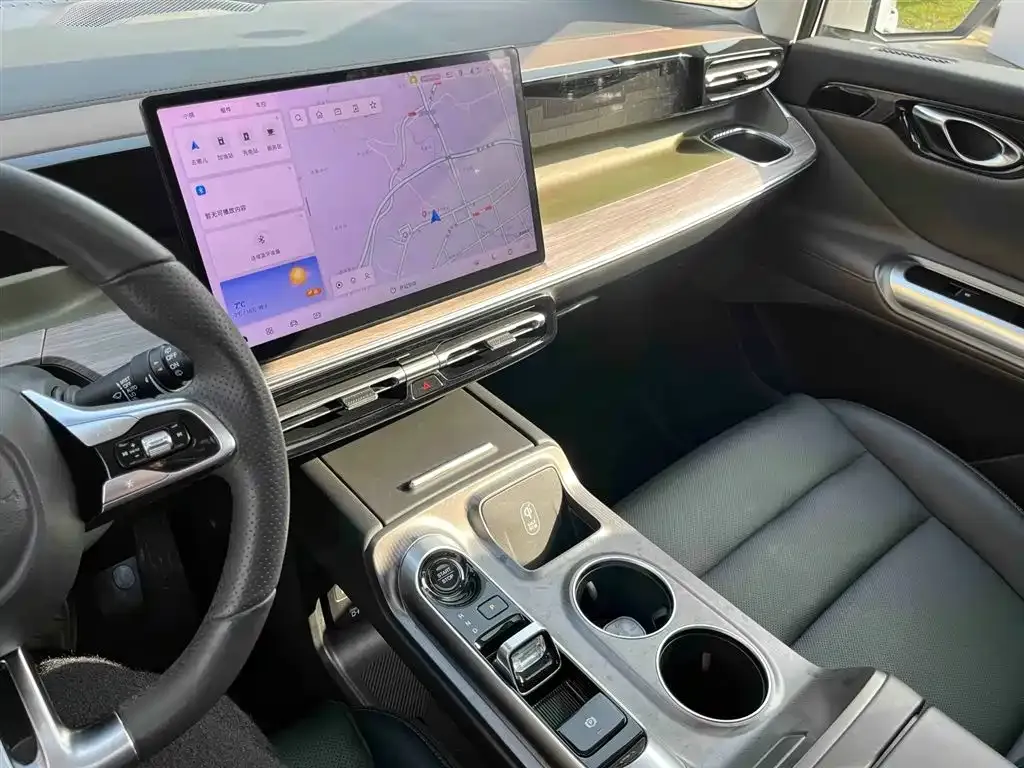 GAC Motor E8 Hybrid — фото 3
