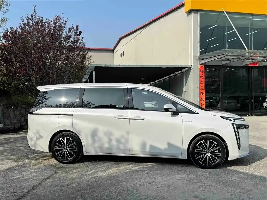 GAC Motor E8 Hybrid — фото 9