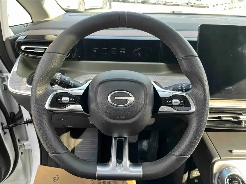 GAC Motor E8 Hybrid — фото 4