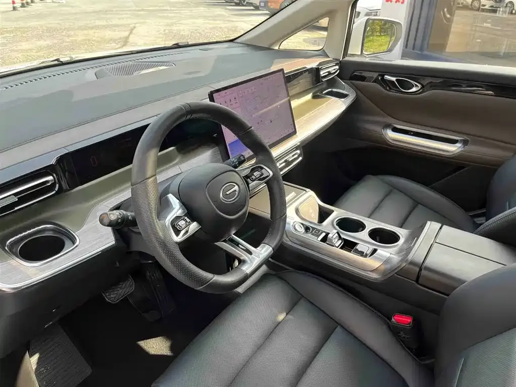 GAC Motor E8 Hybrid — фото 8