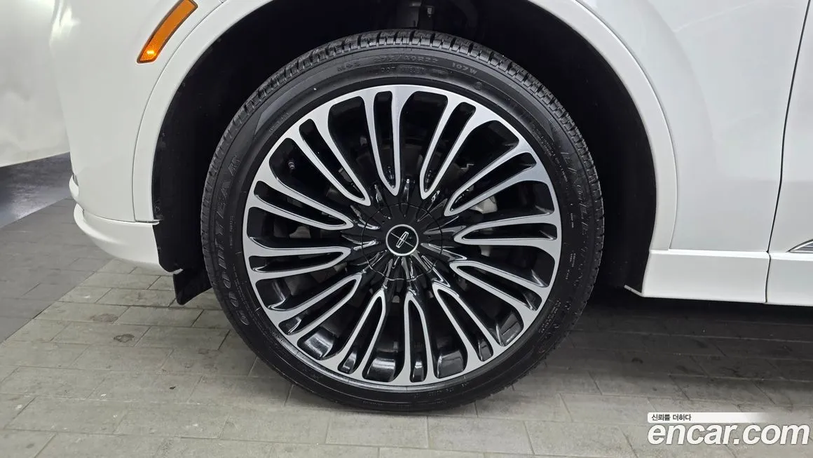 Lincoln Aviator — фото 10
