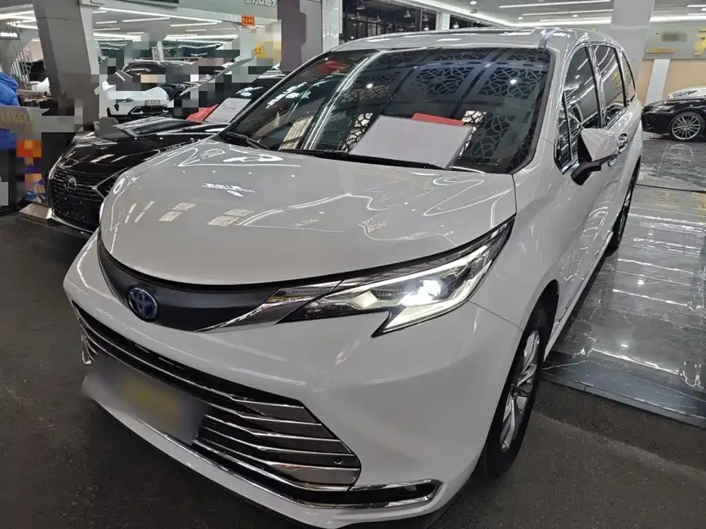 Toyota Sienna 2023 из CN, фото 3