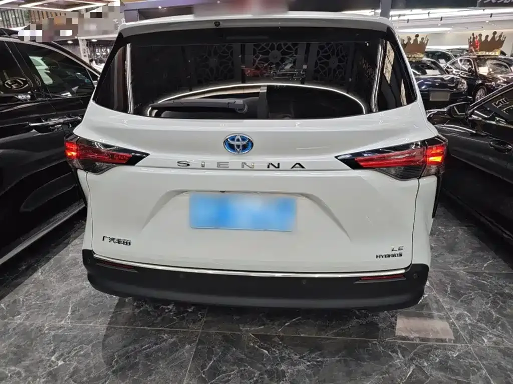 Toyota Sienna 2023 из CN, фото 2