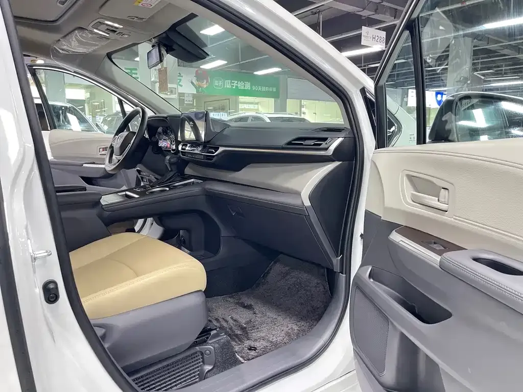 Toyota Sienna 2026 из CN, фото 5