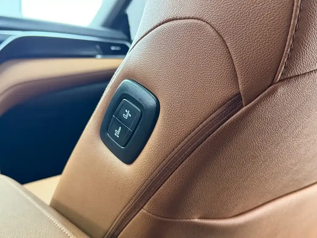 Toyota Camry 2023 из CN, фото 10