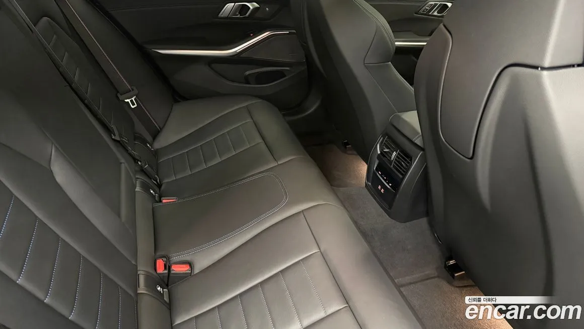BMW 3-Series 2024 из KR, фото 2