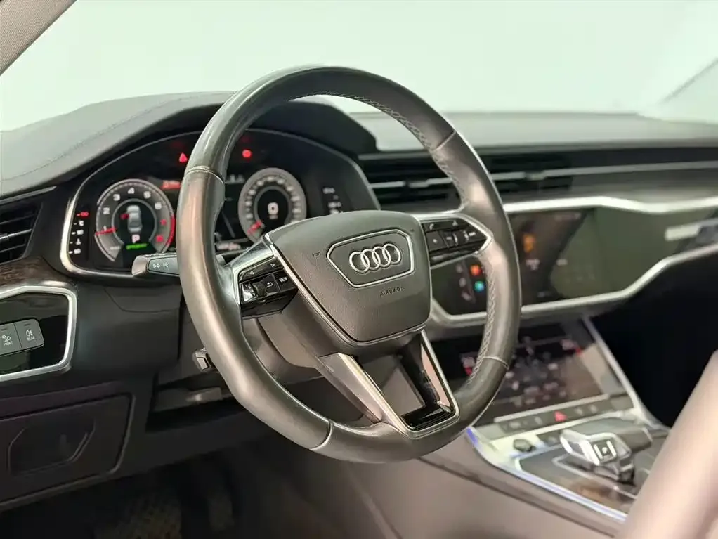 Audi A6L — фото 9