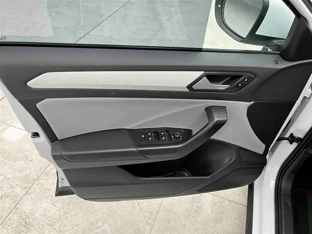 Volkswagen T-Roc 2023 из CN, фото 4