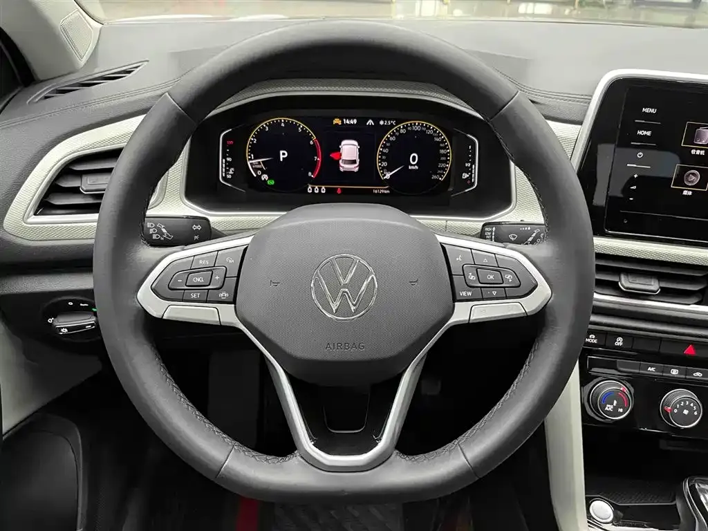 Volkswagen T-Roc 2023 из CN, фото 8