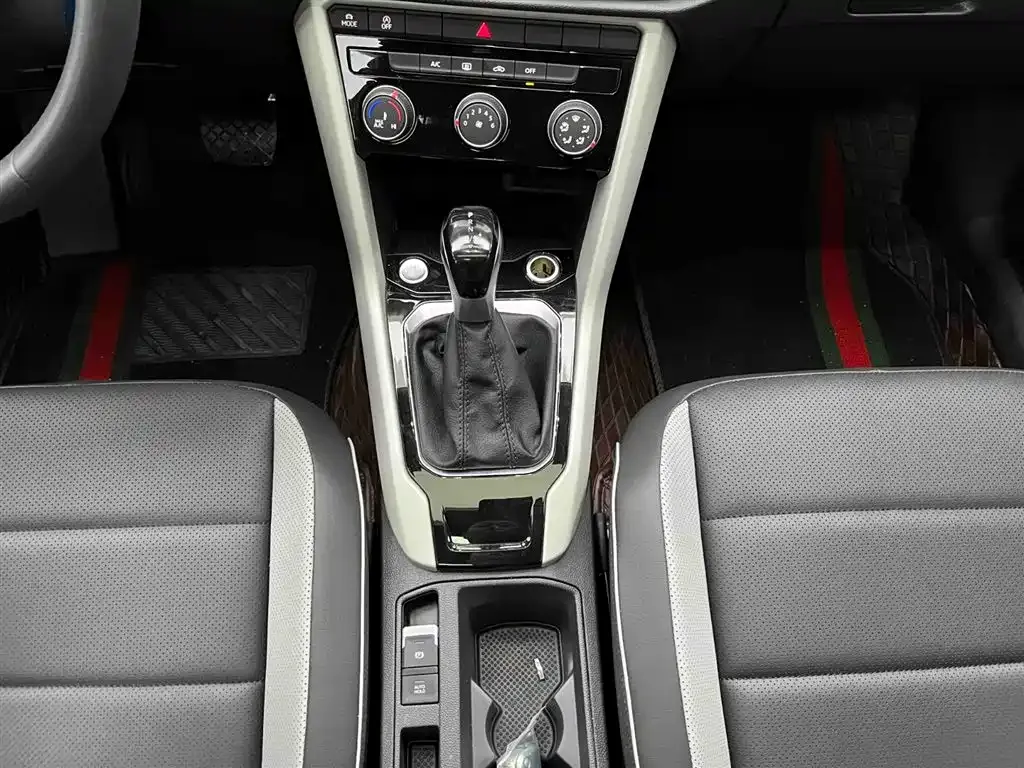 Volkswagen T-Roc 2023 из CN, фото 9