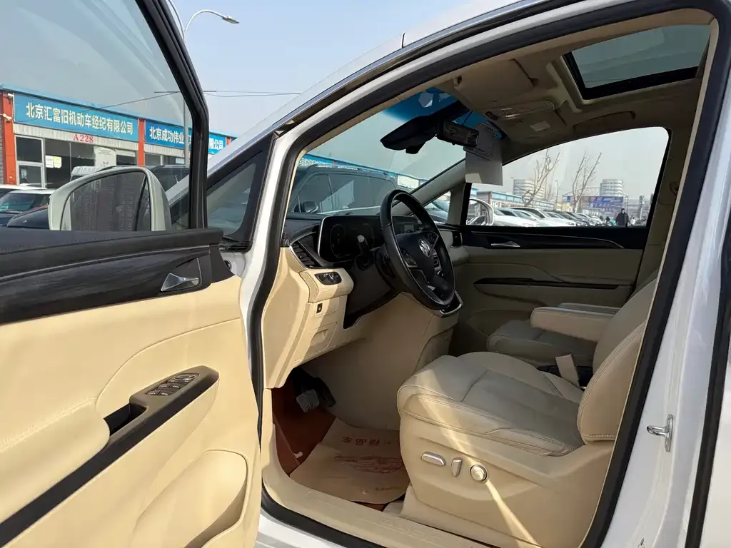Buick GL8 2022 из CN, фото 3