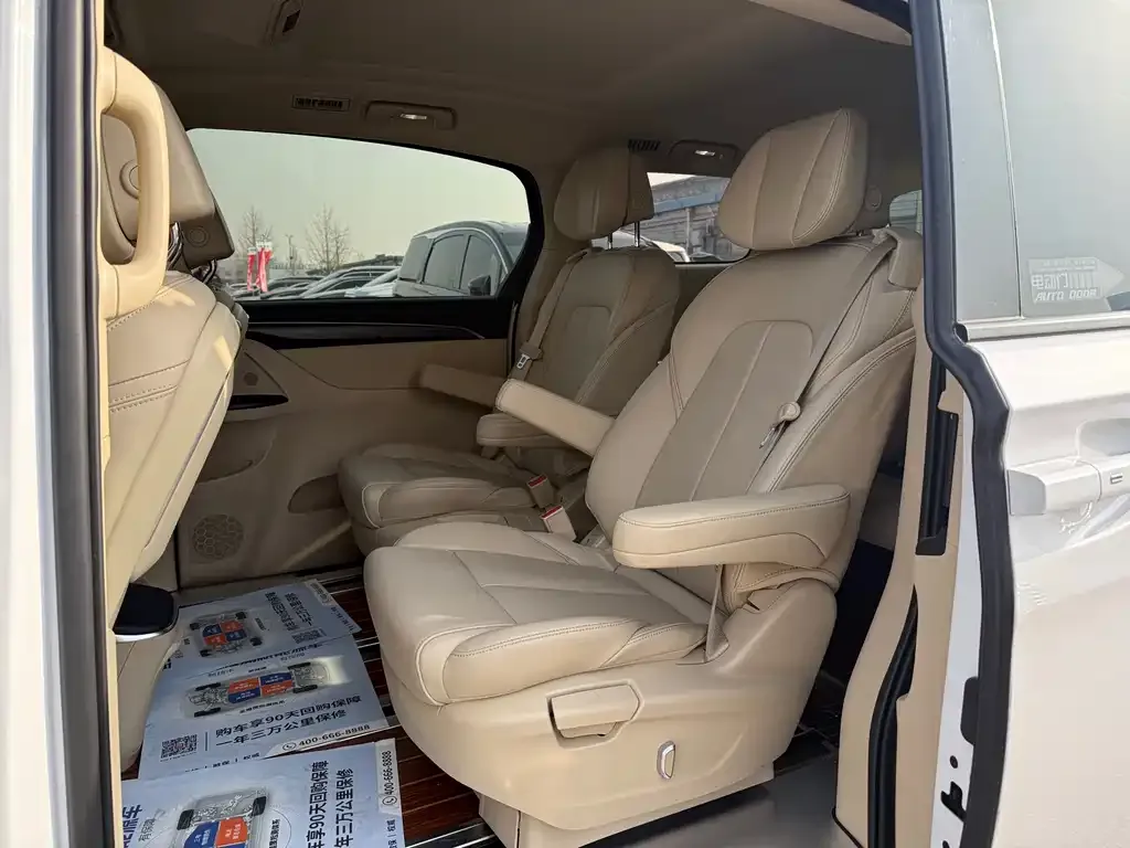Buick GL8 2022 из CN, фото 2