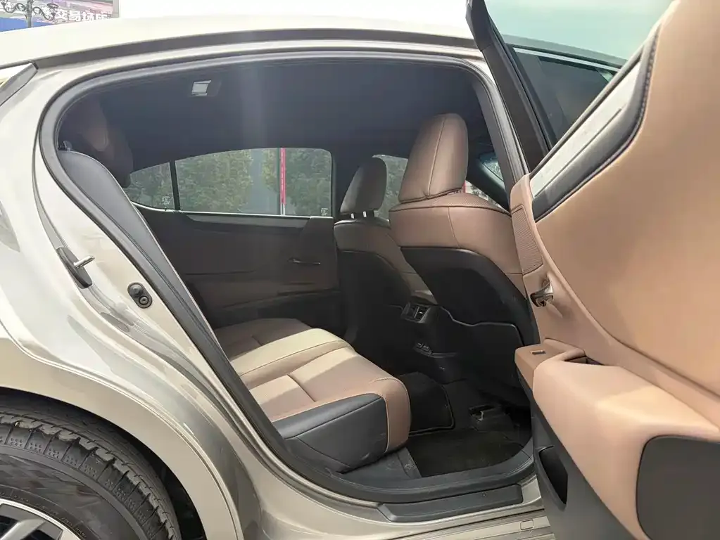 Lexus ES 2025 из CN, фото 4