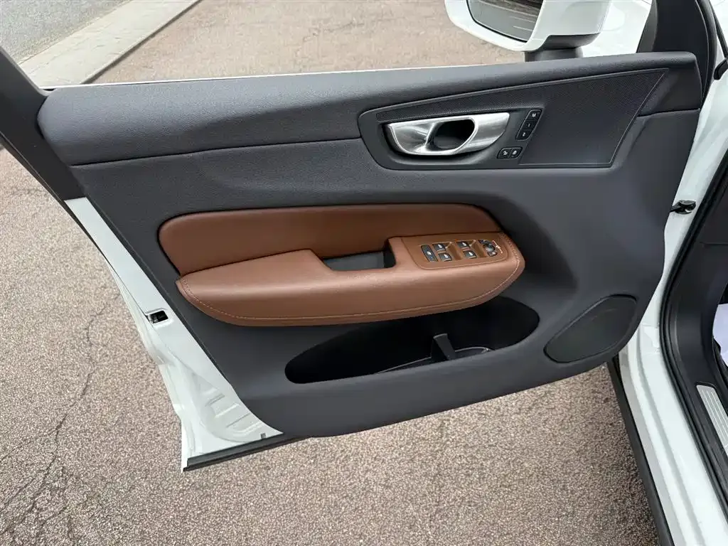 Volvo XC60 2024 из CN, фото 8