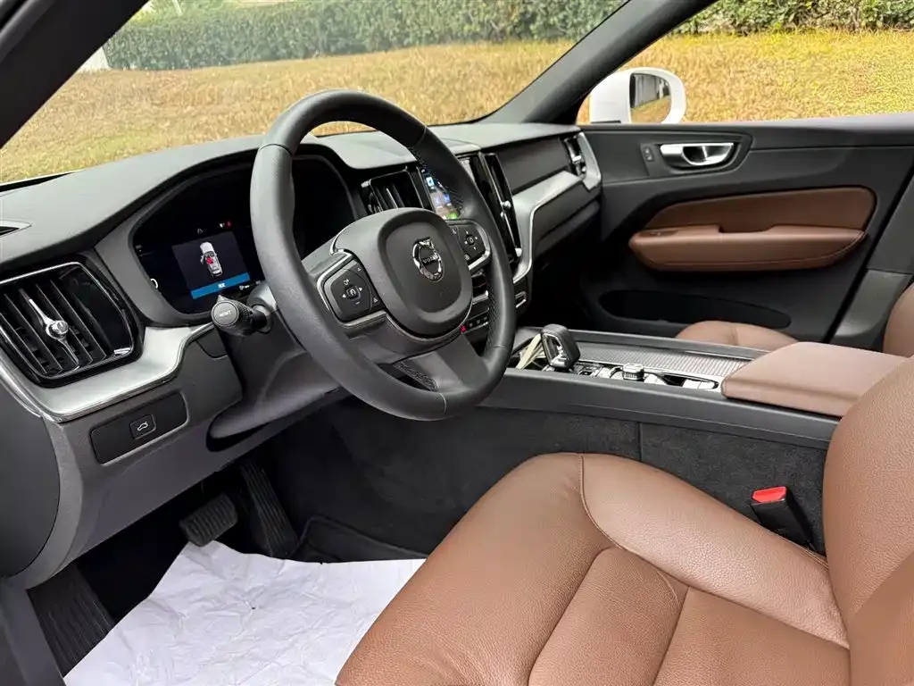 Volvo XC60 2024 из CN, фото 3