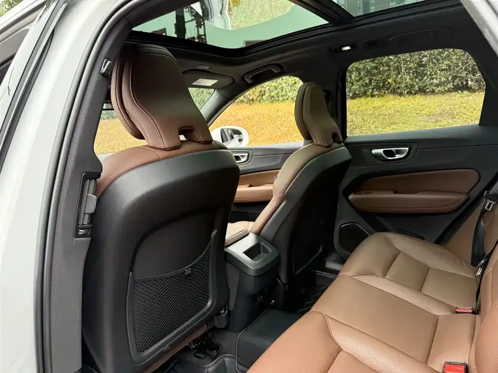 Volvo XC60 2024 из CN, фото 4