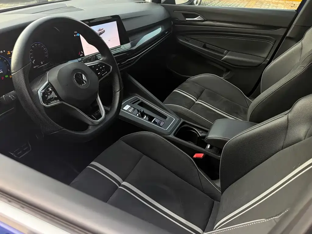 Volkswagen Golf 2021 из CN, фото 2