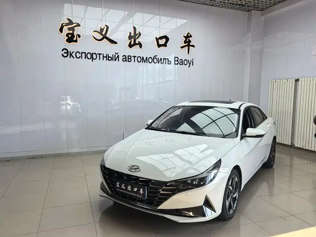 Hyundai Elantra — фото 1