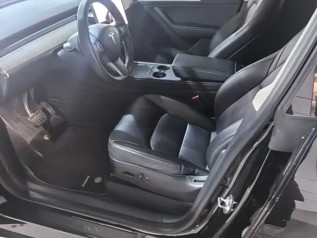 Tesla Model Y 2023 из CN, фото 3