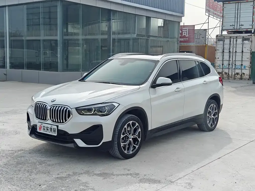BMW X1 — фото 1