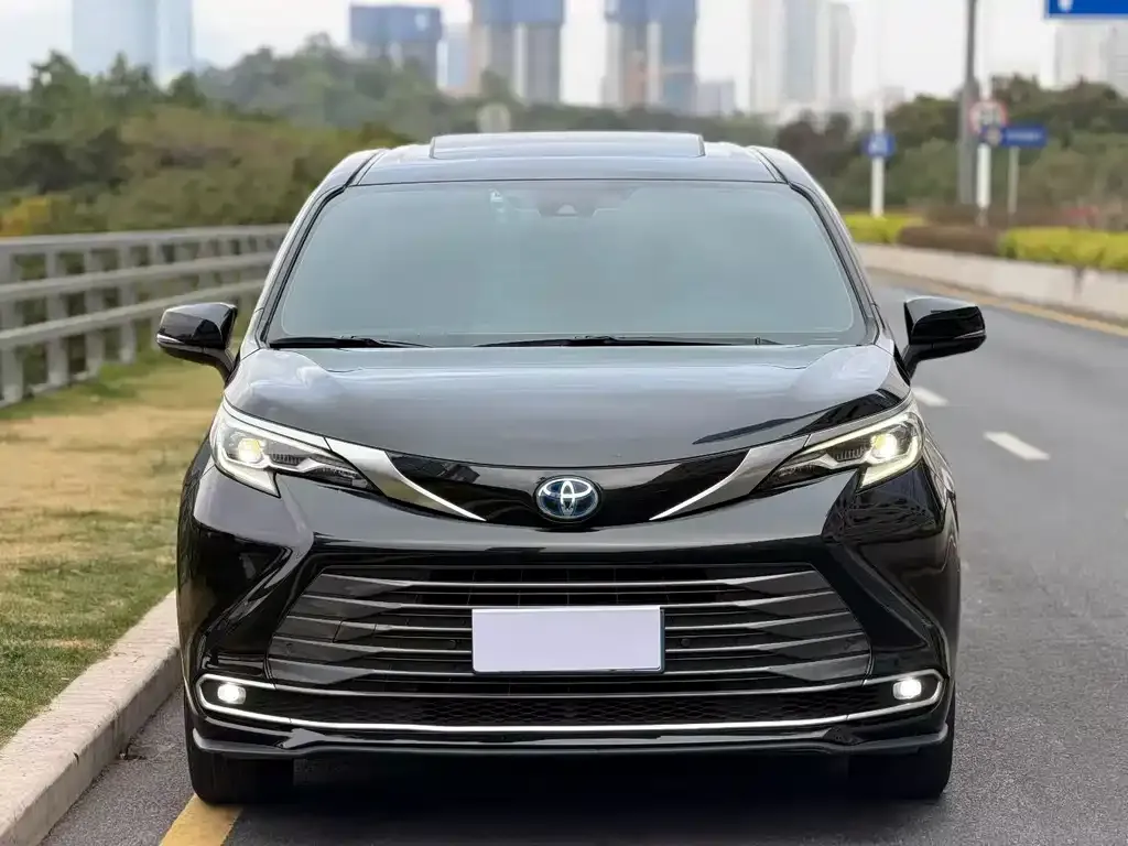 Toyota Sienna 2022 из CN, фото 2