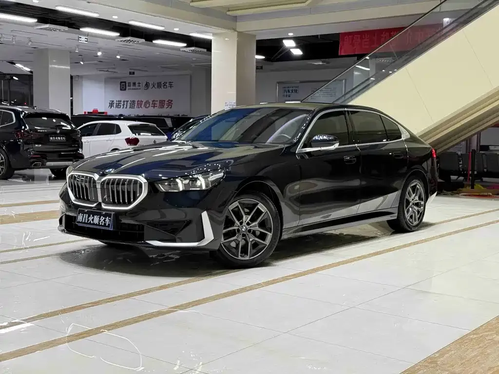 BMW 5 Series 2024 из CN, фото 1