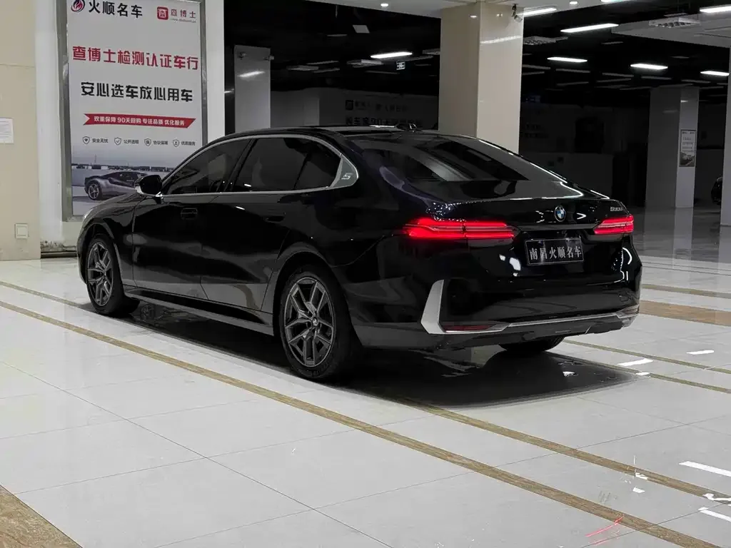 BMW 5 Series 2024 из CN, фото 4
