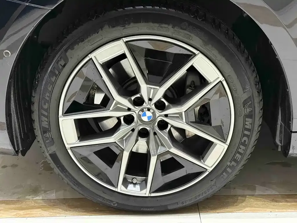 BMW 5 Series 2024 из CN, фото 10