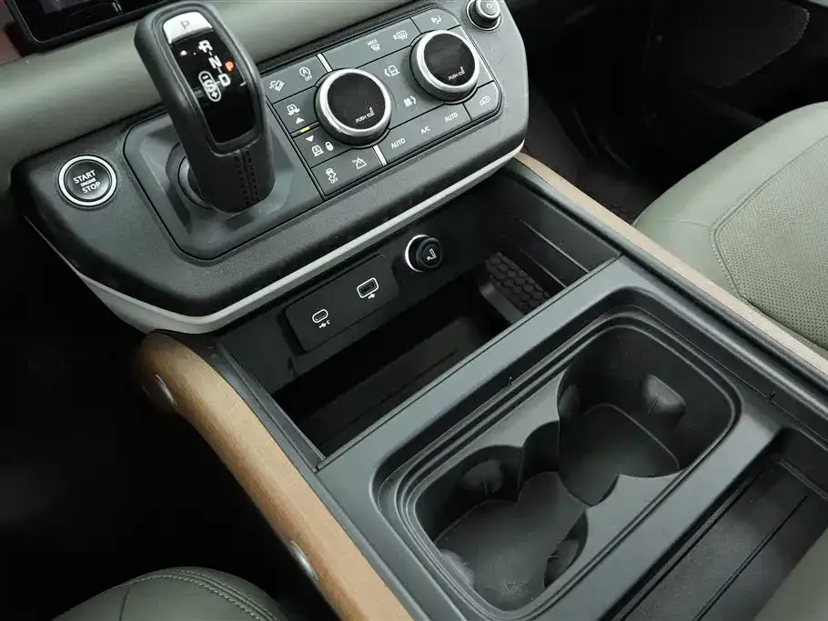 Land Rover Defender — фото 10