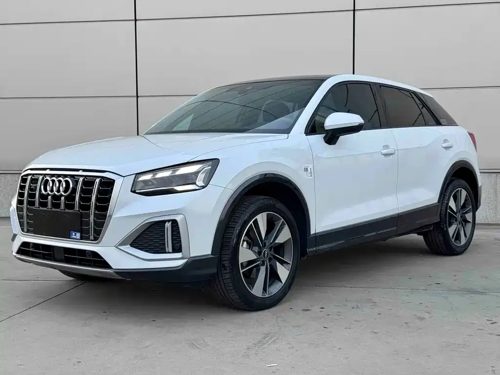 Audi Q2L — фото 1