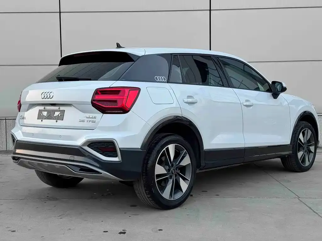 Audi Q2L — фото 8