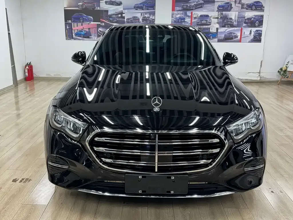 Mercedes-Benz E-Class — фото 1