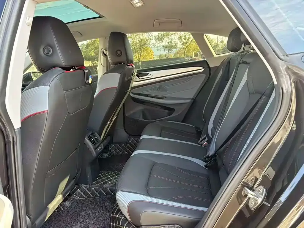 Volkswagen Lamando 2024 из CN, фото 6
