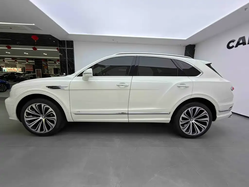 Bentley Bentayga 2021 из CN, фото 2