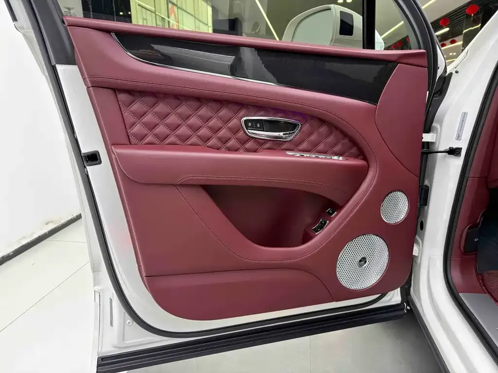 Bentley Bentayga 2021 из CN, фото 6