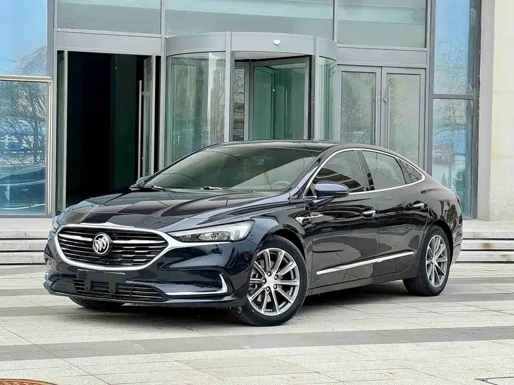 Buick LaCrosse — фото 1