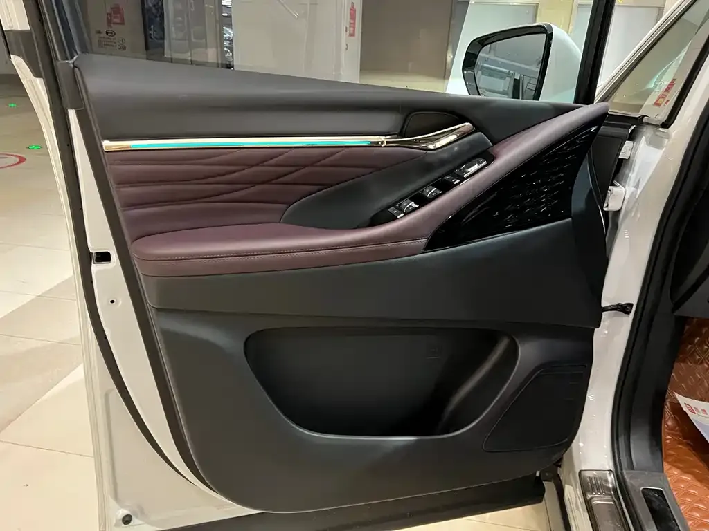 GAC Motor Trumpchi M8 — фото 10