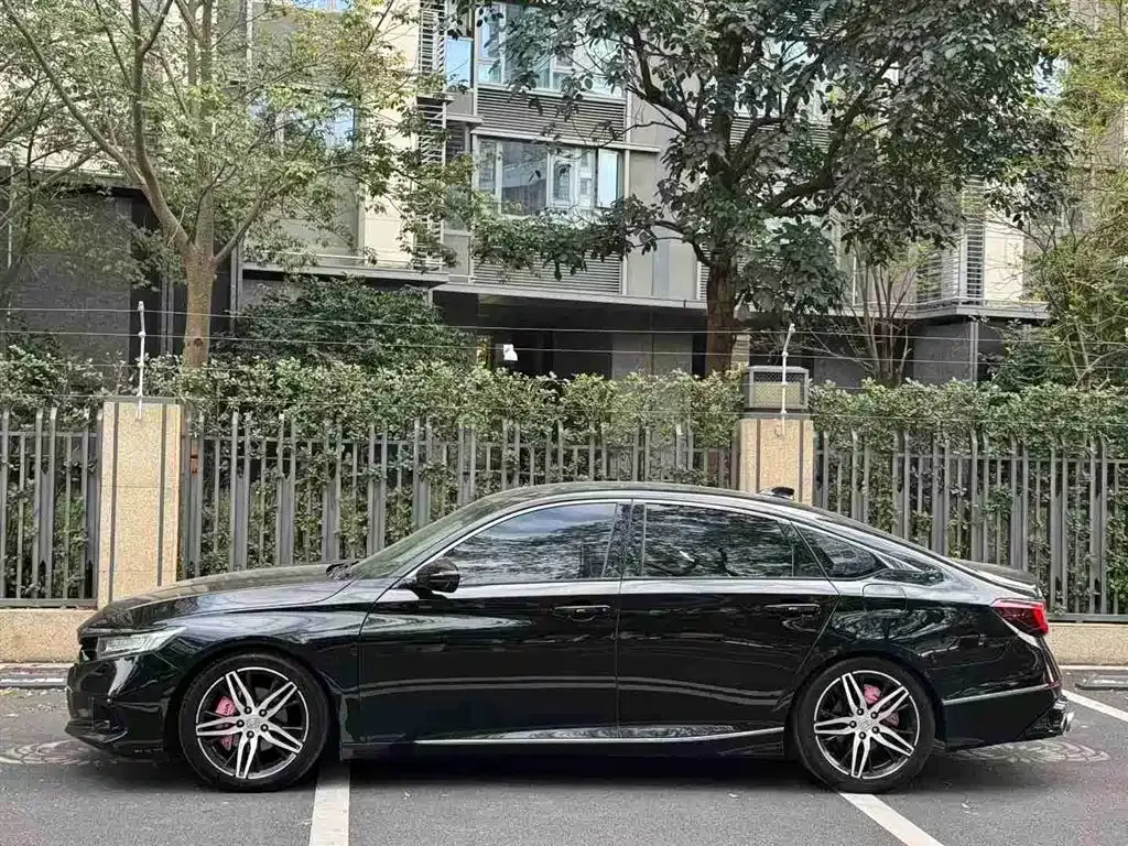 Honda Accord — фото 10