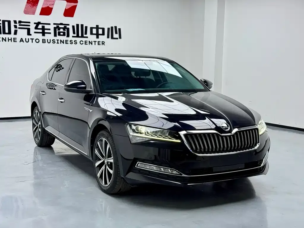Skoda Superb — фото 7