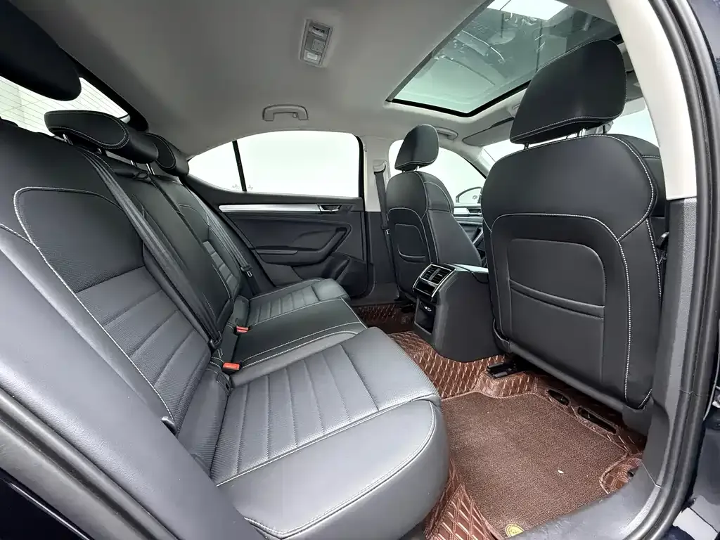 Skoda Superb — фото 10