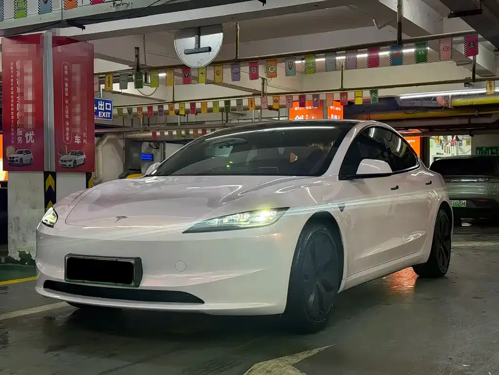 Tesla Model 3 — фото 1