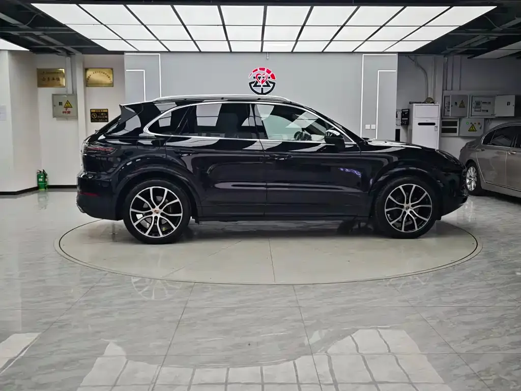 Porsche Cayenne — фото 5