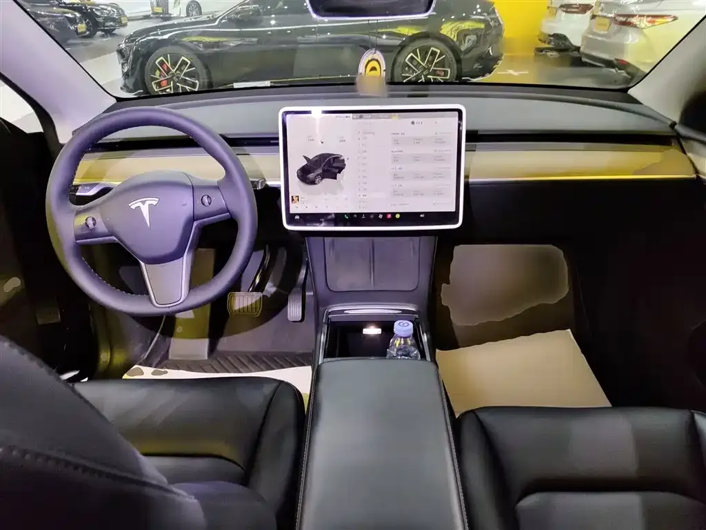 Tesla Model Y — фото 7