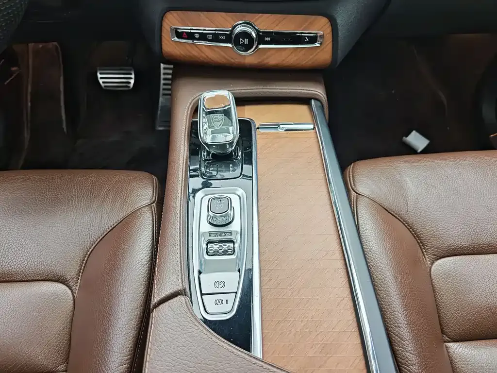Volvo XC90 — фото 10