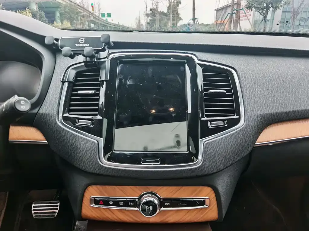 Volvo XC90 — фото 9