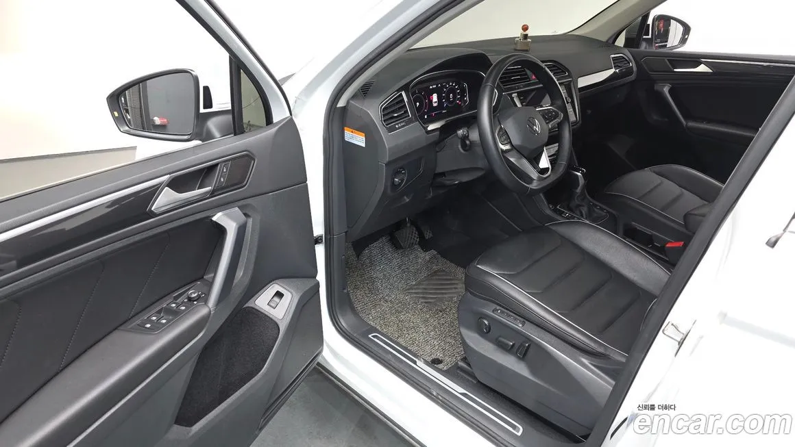 Volkswagen Tiguan — фото 10
