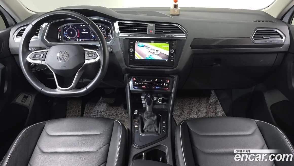 Volkswagen Tiguan — фото 8
