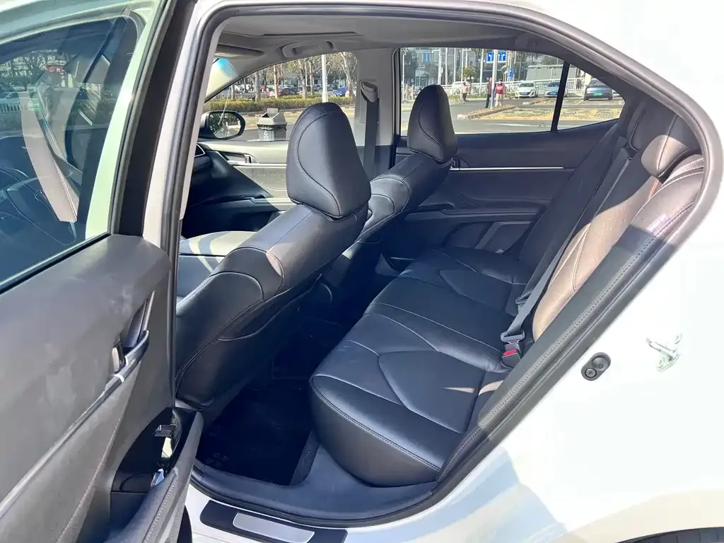 Toyota Camry 2022 из CN, фото 2